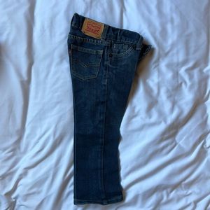 5 11 Levi 2T jeans
